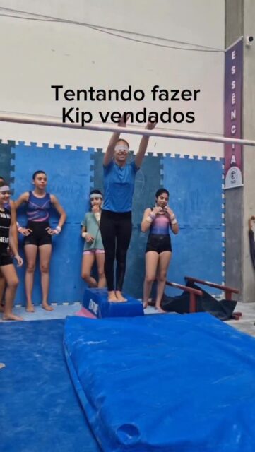 Quem consegue fazer kip vendado?! 😅💪🏻 #bars #paralelas